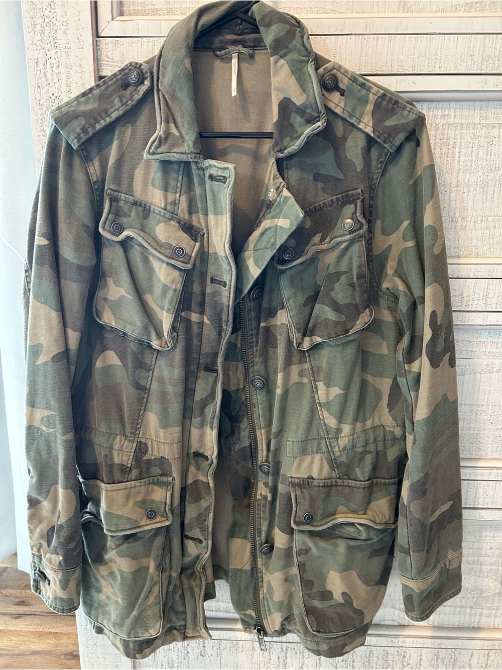 Free People Women's Camo Utility Jacket - Green/Tan
Medium weight!  Oversized